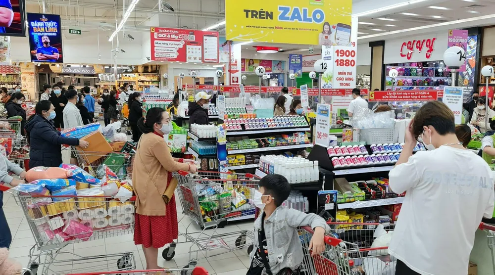 Người dân Đà Lạt “lo” mua đồ dự trữ ảnh 4