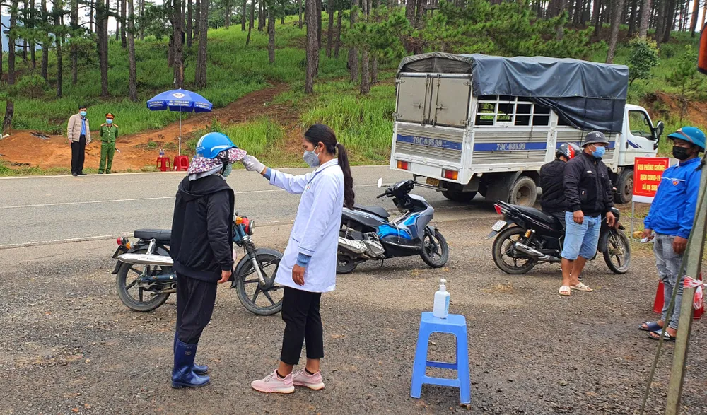 Người dân ra khỏi Đà Lạt lúc quay về không phải cách ly tập trung nếu không đến vùng dịch ảnh 1
