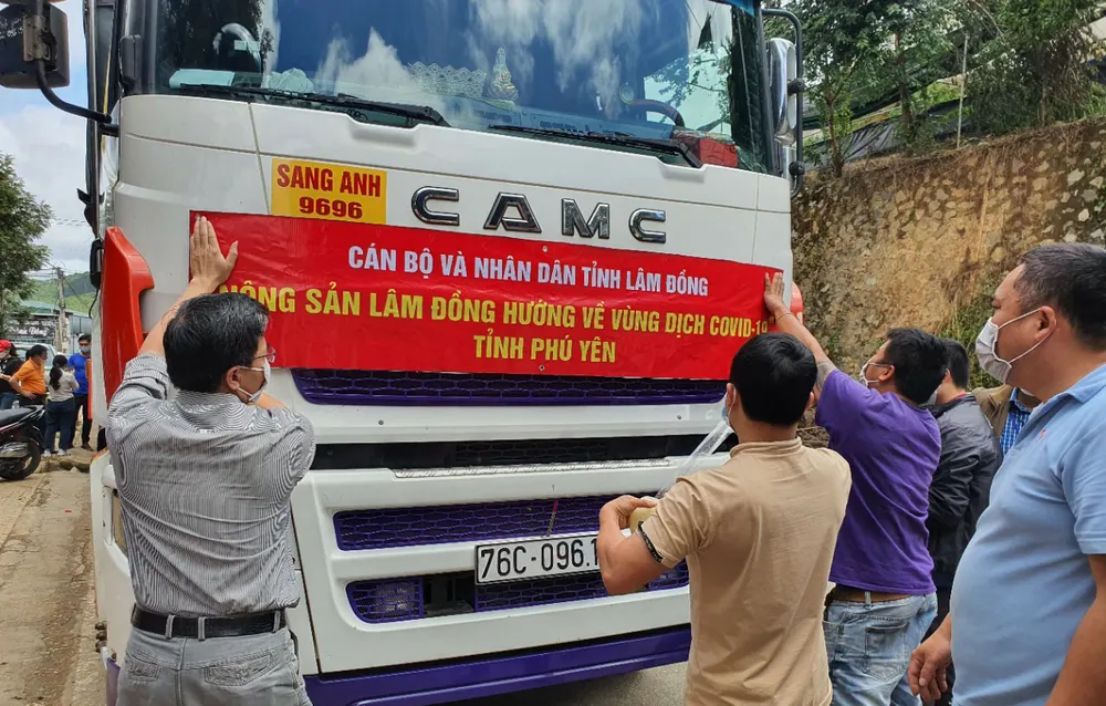 Nhiều địa phương hỗ trợ hàng hóa cho TPHCM ảnh 9