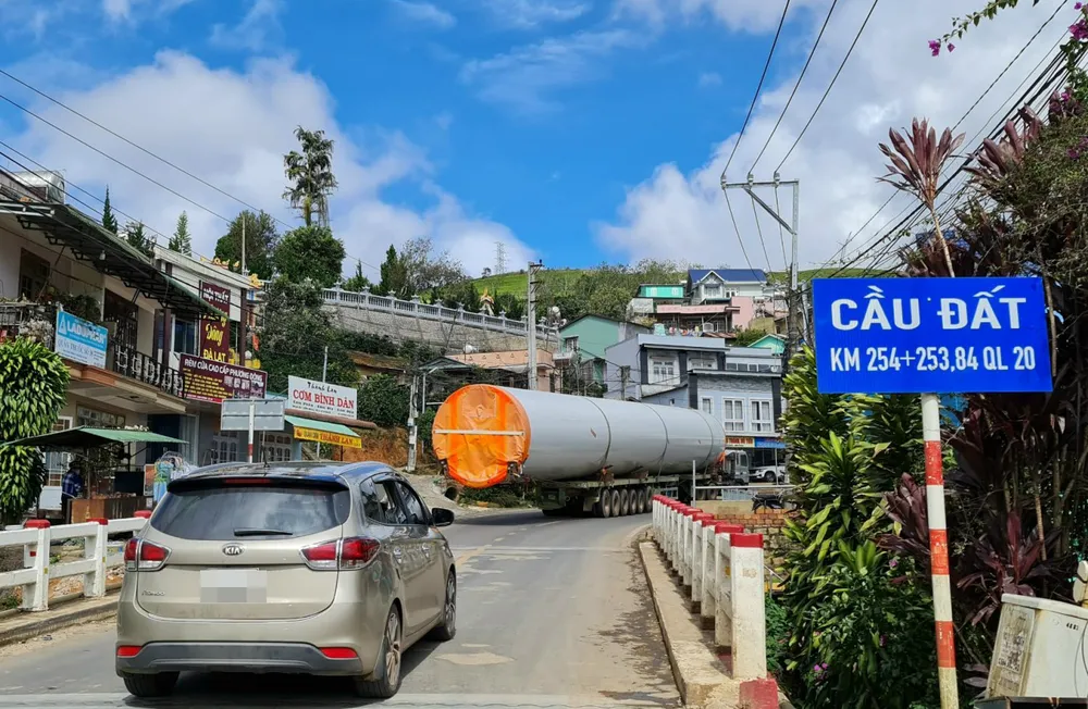 Dừng vận chuyển thiết bị nhà máy điện gió từ Khánh Hòa lên Lâm Đồng để phòng dịch ảnh 1