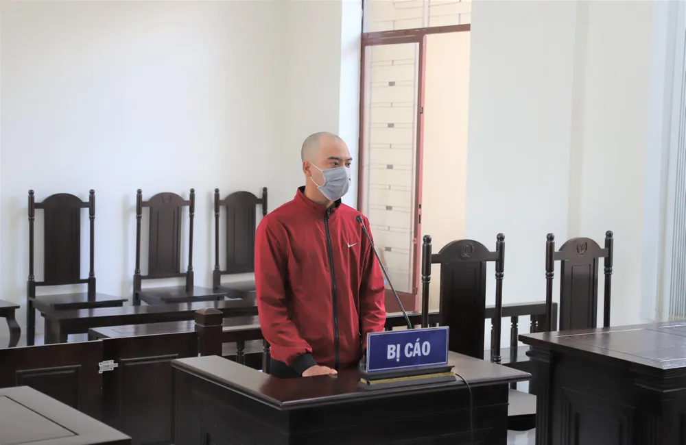 Nam thanh niên lãnh án 6 tháng tù vì đánh bảo vệ bệnh viện ảnh 1