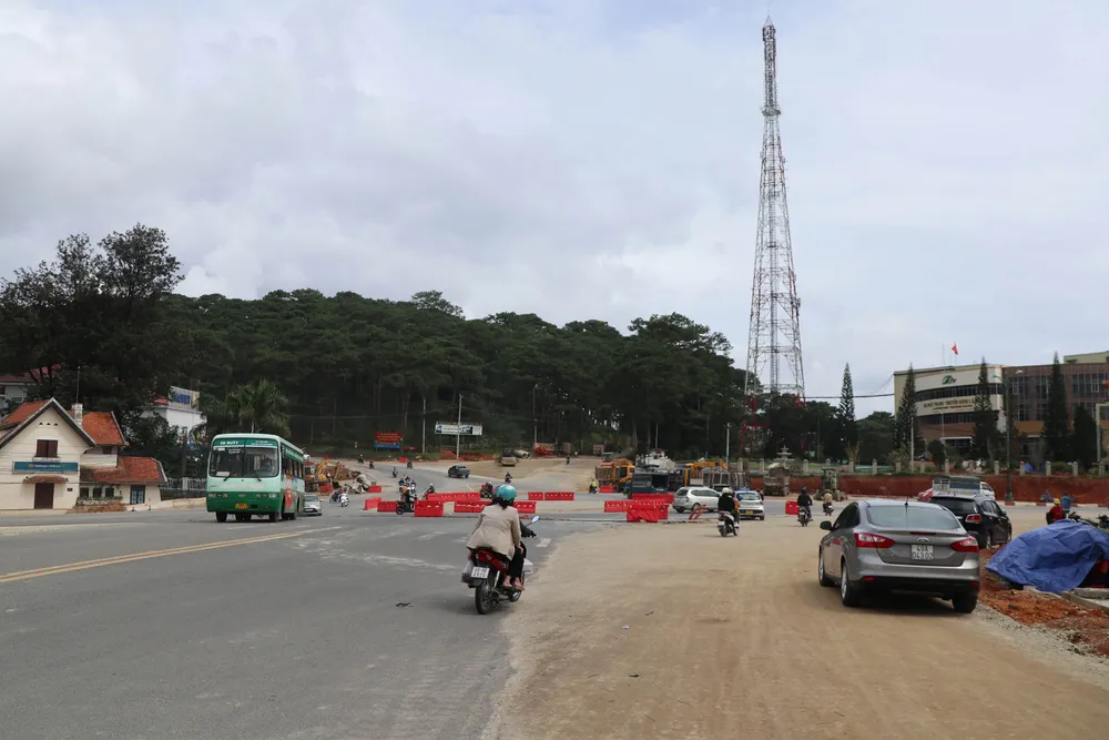 Đà Lạt bắt đầu lắp đèn xanh, đèn đỏ ảnh 5