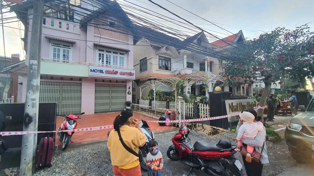 Đà Lạt di dời khẩn cấp nhiều người dân và du khách vì sạt lở đất ảnh 3