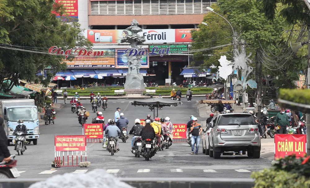 Người từ địa phương khác đến Lâm Đồng phải có giấy xét nghiệm âm tính với Covid-19 ảnh 1