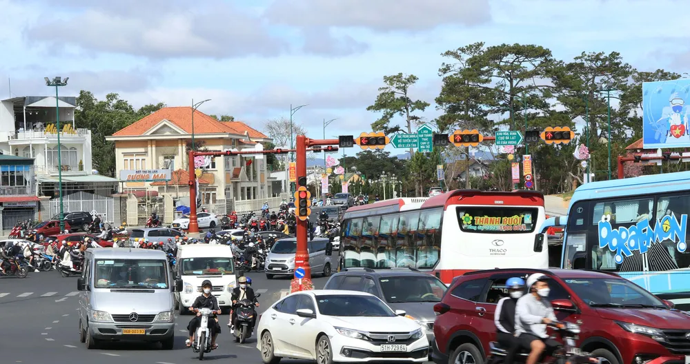 Hết tết, Đà Lạt vẫn đông khách ảnh 1