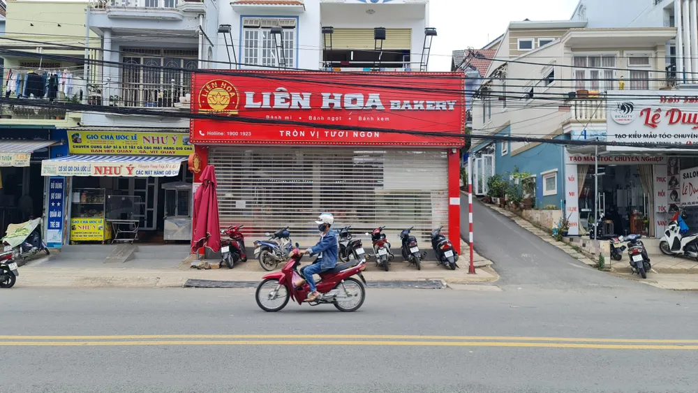 Phạt 92 triệu đồng, đình chỉ kinh doanh 3 tháng tiệm bánh mì gây ngộ độc hàng loạt ở Đà Lạt ảnh 1