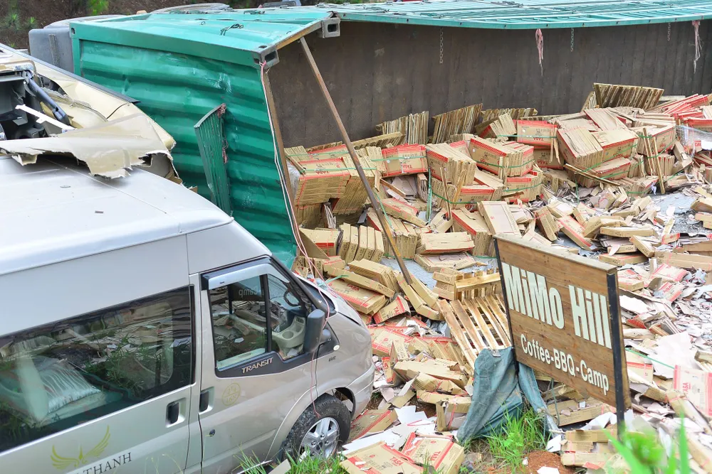  Xe container tông xe khách trên đèo Mimosa khiến nhiều người bị thương ảnh 2