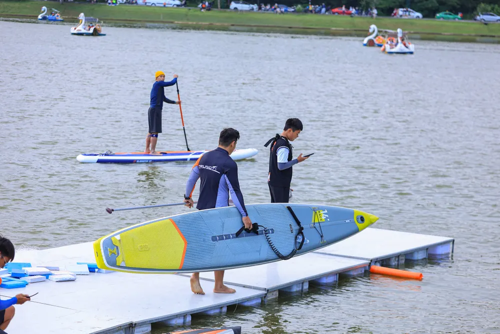 Đà Lạt: Lần đầu tổ chức giải đua ván chèo đứng trên hồ Xuân Hương ảnh 3