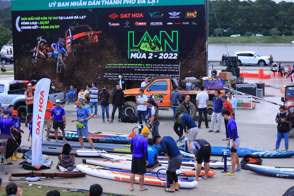 Đà Lạt: Lần đầu tổ chức giải đua ván chèo đứng trên hồ Xuân Hương ảnh 6