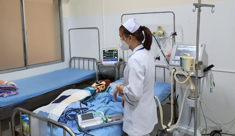 Cháu bé 2 tuổi chấn thương sọ não nguy kịch nghi bị bạo hành ảnh 1