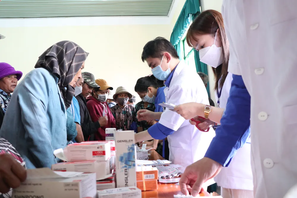 Báo SGGP phối hợp Bệnh viện Đa khoa Lâm Đồng trao quà, khám bệnh miễn phí đồng bào khó khăn ảnh 8