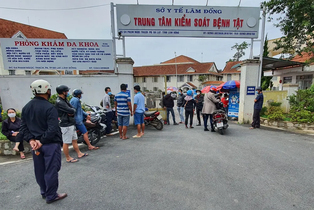 Nhiều cán bộ y tế Lâm Đồng nhận tiền từ Việt Á ảnh 1