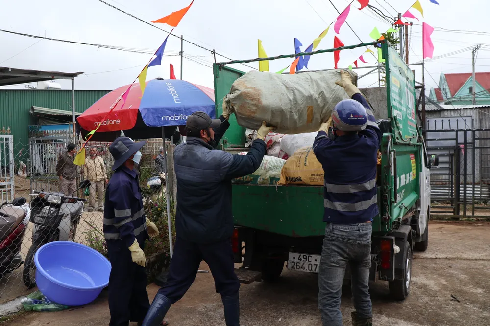 Nông dân Đà Lạt đổi vỏ thuốc bảo vệ thực vật lấy quà ảnh 4