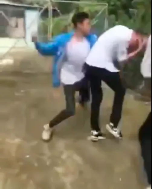 Mâu thuẫn trên mạng xã hội, hai học sinh ở Đà Lạt bị đánh nhập viện ảnh 2