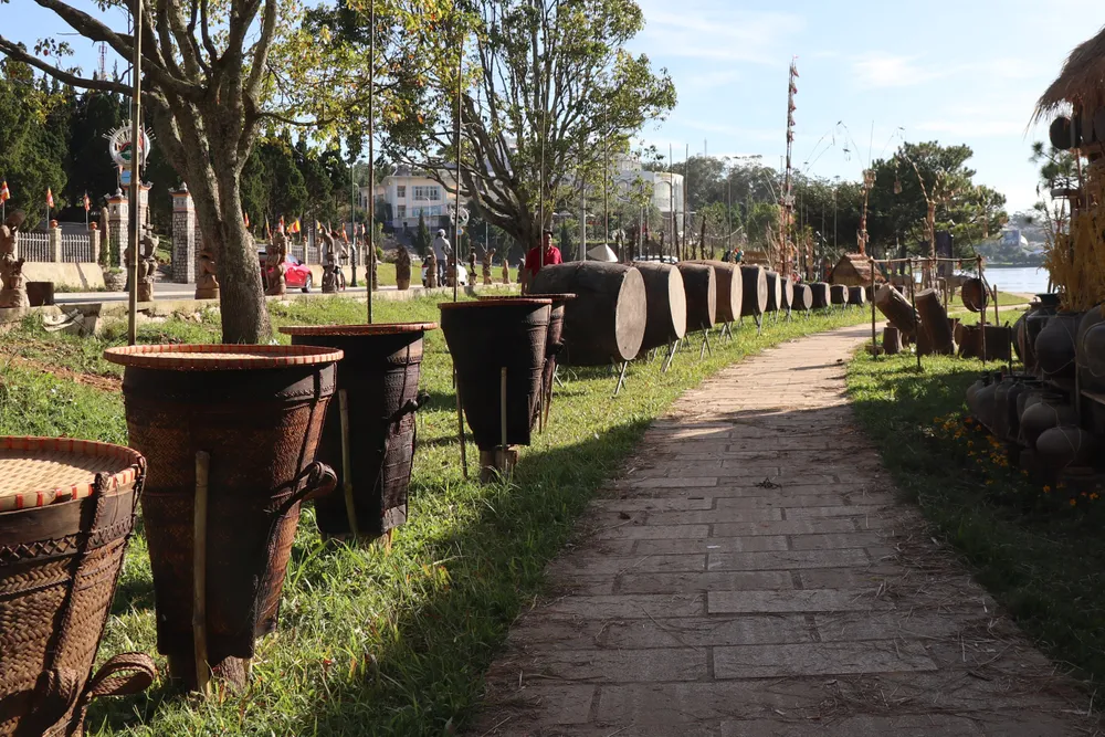 Thưởng lãm không gian văn hoá Tây Nguyên bên hồ Xuân Hương – Đà Lạt ảnh 3