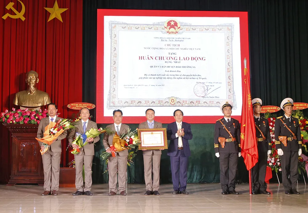 Huyện Trường Sa (Khánh Hoà) kỷ niệm 40 năm ngày truyền thống ảnh 1