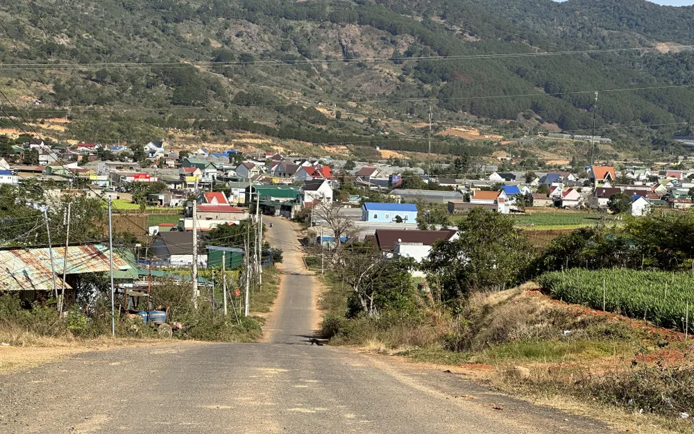 Vị trí tái định canh cách quốc lộ 20 khoảng 1km. Ảnh: ĐOÀN KIÊN