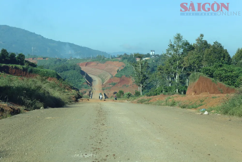 Đường vành đai TP Bảo Lộc. Ảnh: ĐOÀN KIÊN Đường vành đai TP Bảo Lộc. Ảnh: ĐOÀN KIÊN