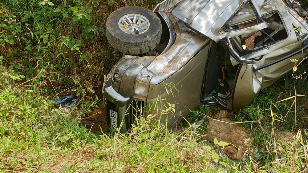 Ô tô bị hư hỏng nặng sau vụ tai nạn