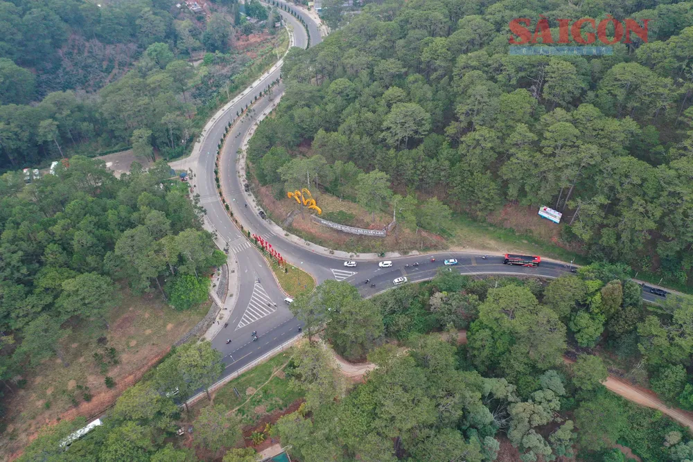 Hiện trạng ban đầu khu vực đường vào hồ Tuyền Lâm. Ảnh: ĐOÀN KIÊN