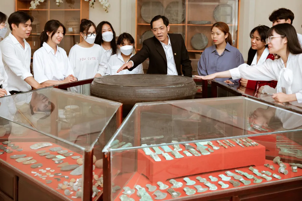 Trường Đại học Đà Lạt đã đào tạo ra nguồn nhân lực chất lượng, cung cấp và có đóng góp quan trọng cho sự phát triển nhanh của các tỉnh trong khu vực Tây Nguyên và Duyên hải Nam Trung bộ Trường Đại học Đà Lạt đã đào tạo ra nguồn nhân lực chất lượng, cung cấp và có đóng góp quan trọng cho sự phát triển nhanh của các tỉnh trong khu vực Tây Nguyên và Duyên hải Nam Trung bộ