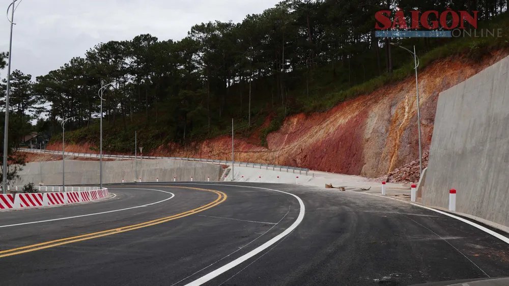 Đèo Prenn đoạn qua tổ dân phố 18, phường 3, TP Đà Lạt những ngày cuối tháng 11-2023. Ảnh: ĐOÀN KIÊN Đèo Prenn đoạn qua tổ dân phố 18, phường 3, TP Đà Lạt những ngày cuối tháng 11-2023. Ảnh: ĐOÀN KIÊN