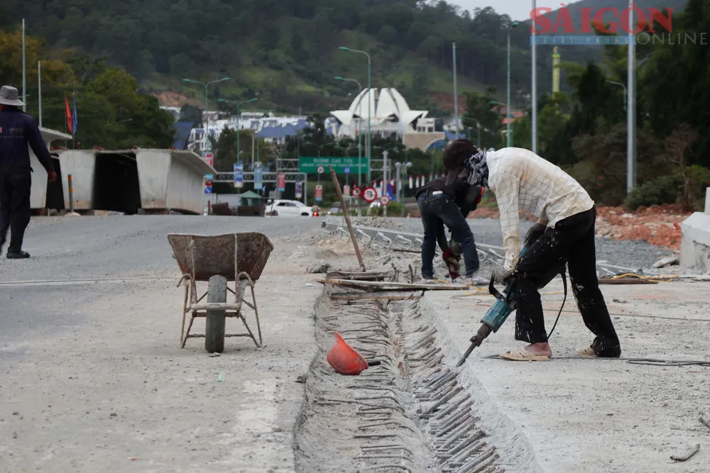 Đoạn cuối tuyến sẽ kết nối với cao tốc Liên Khương - Prenn. Ảnh: ĐOÀN KIÊN Đoạn cuối tuyến sẽ kết nối với cao tốc Liên Khương - Prenn. Ảnh: ĐOÀN KIÊN