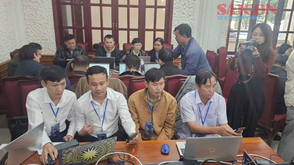 Các đội tuyển tham gia thi phát hiện và vá lỗ hổng, phòng thủ hệ thống an ninh mạng