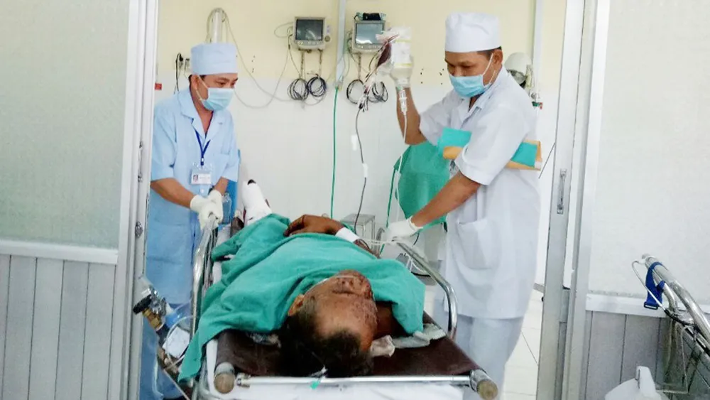 Vụ nổ 6 người chết tại Khánh Hòa: “cưa đầu đạn kiếm sắt bán lấy tiền mua gạo“ ảnh 2