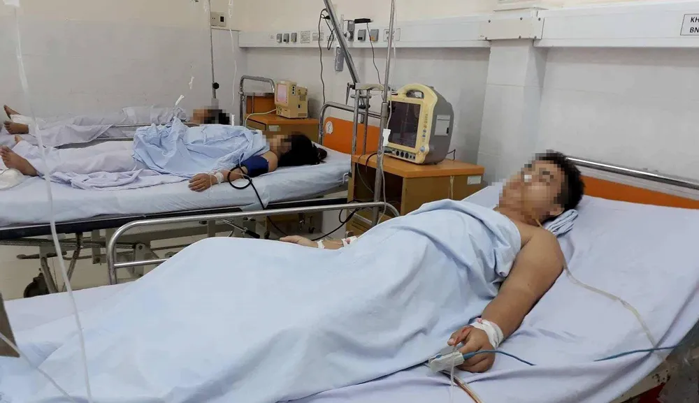 "Chơi dại" với súng bút làm bạn nhậu trọng thương ảnh 1