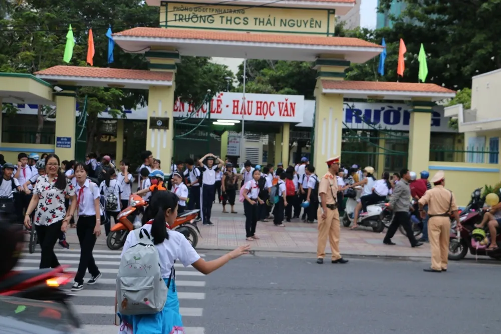 Chạy trốn bão Con voi, 13 thuyền viên gặp nạn ảnh 4