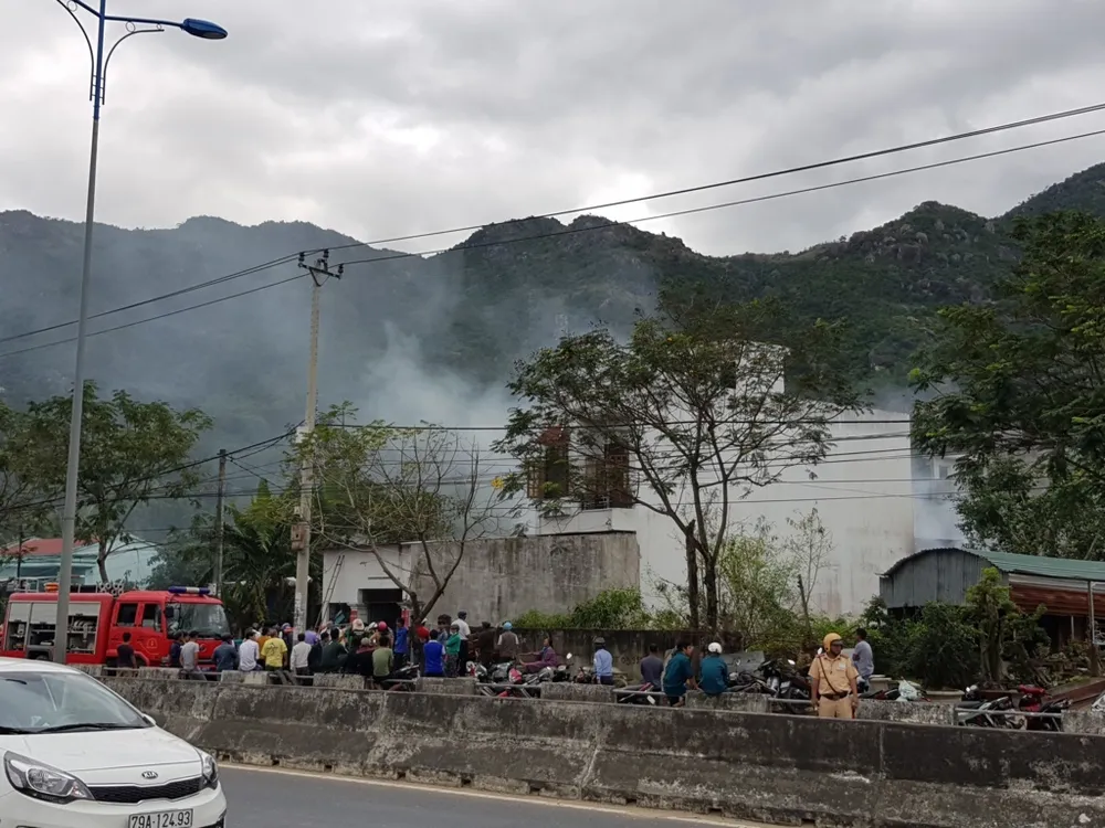 Hai cha con thương vong, nghi do tự phóng hỏa ảnh 1