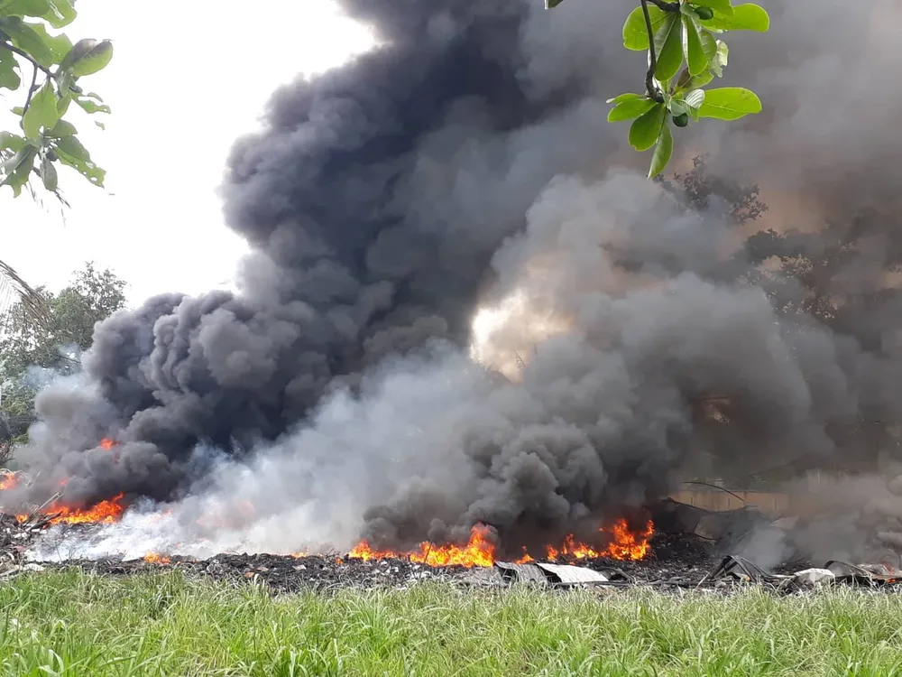 Cháy bãi phế liệu, 540 học sinh phải nghỉ học ảnh 2