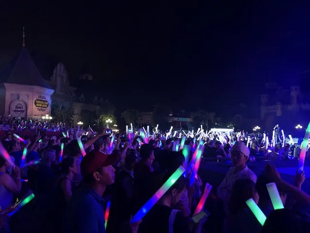 10.000 khán giả “cháy” hết mình khi Boney M biểu diễn tại Việt Nam ảnh 3