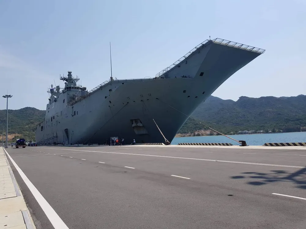 Tàu Hải quân Australia thăm cảng quốc tế Cam Ranh ảnh 3