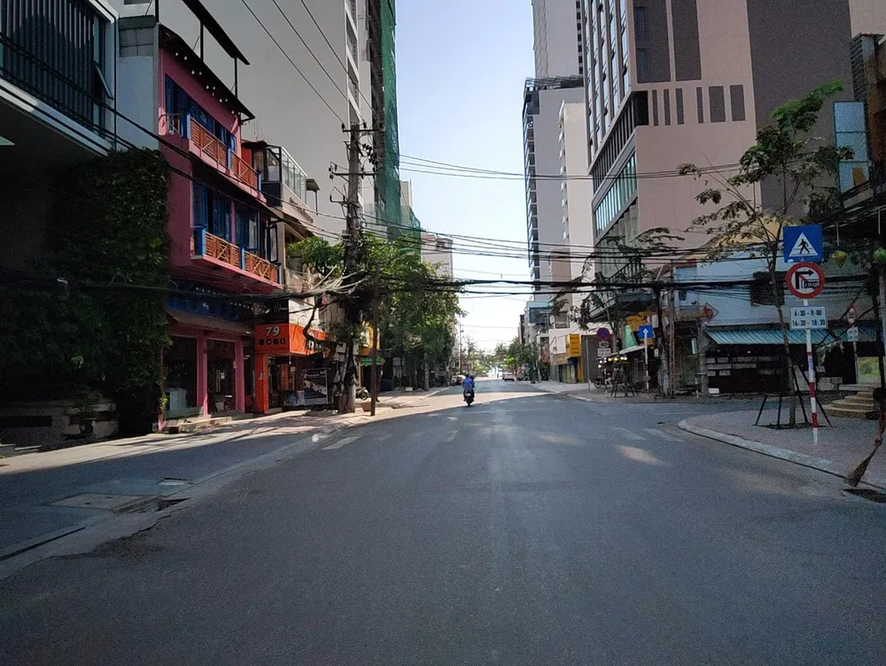 Biển Nha Trang không bóng người trong ngày đầu thực hiện Chỉ thị 16 về phòng, chống dịch Covid-19 ảnh 7