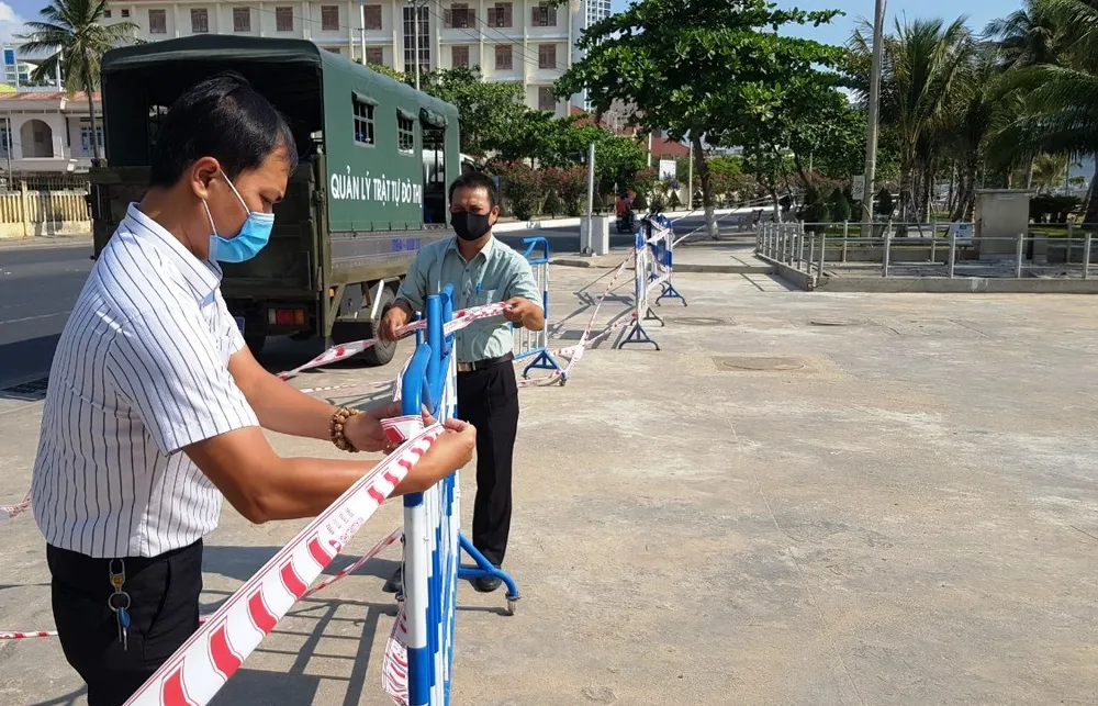 Biển Nha Trang không bóng người trong ngày đầu thực hiện Chỉ thị 16 về phòng, chống dịch Covid-19 ảnh 3