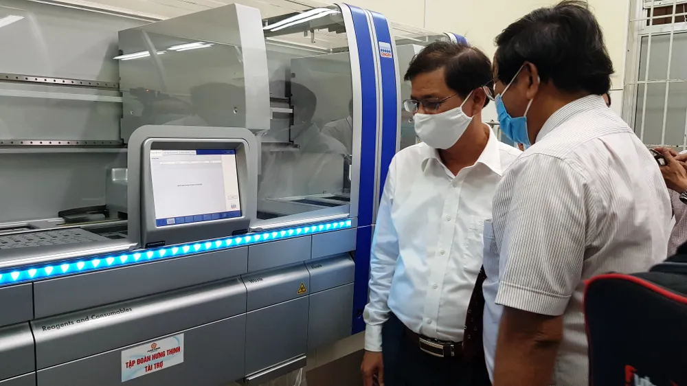 Tập đoàn Hưng Thịnh tặng máy xét nghiệm Covid-19 cho Khánh Hòa ảnh 3