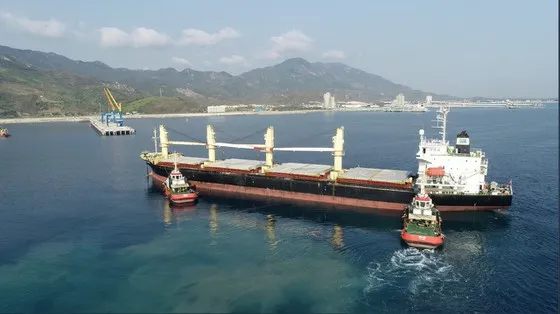 Khánh Hòa phấn đấu trở thành trung tâm kinh tế biển, trung tâm du lịch, dịch vụ lớn của cả nước ảnh 3