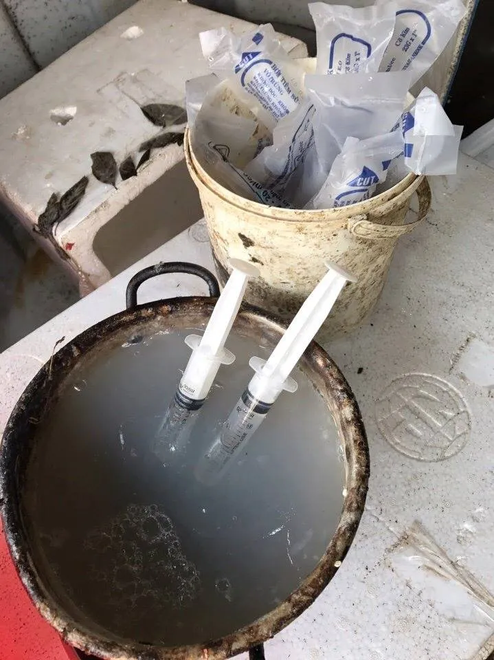 Bắt quả tang cơ sở bơm tạp chất vào tôm  ảnh 1