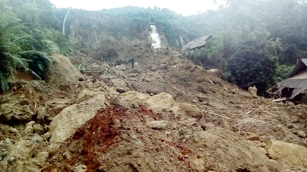 Mưa lũ đã làm 93 người chết và mất tích ảnh 1