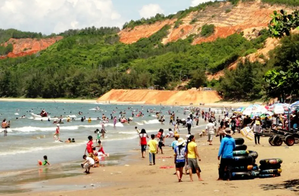 Bão số 12: Nhiều tàu thuyền và lao động còn trong vùng nguy hiểm ảnh 6