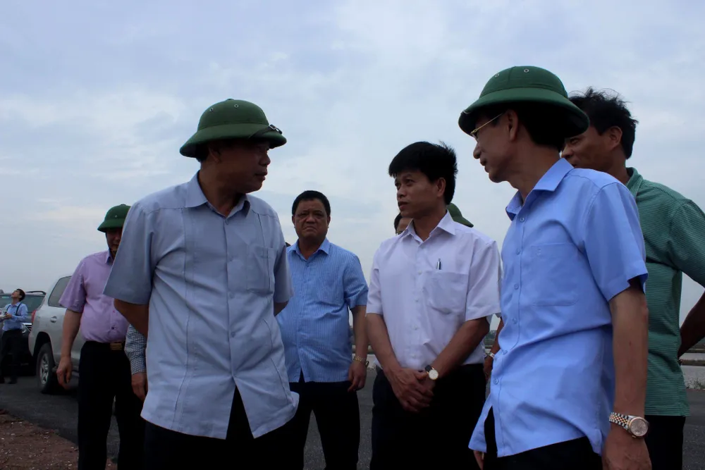 Thời tiết Nam bộ rất xấu, mưa gió triền miên ảnh 1