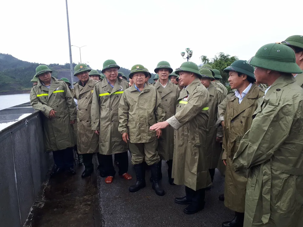 Sơ tán hơn 17.000 người chạy bão số 4 ảnh 7