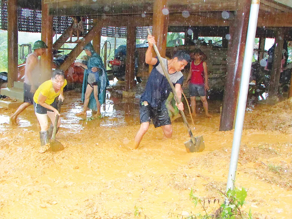 Cầu Kỳ Lừa chìm trong nước lũ sông Kỳ Cùng ảnh 5