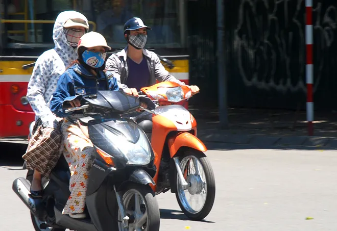 Miền Bắc, miền Trung nắng như táp lửa, nhiều hồ thủy điện xuống "mực nước chết" ảnh 1