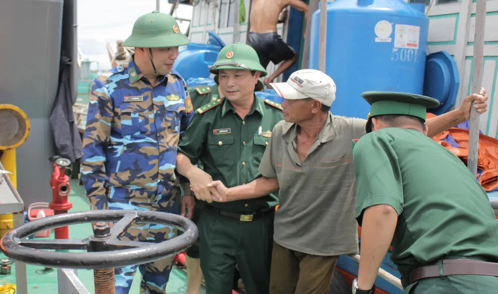 Nỗ lực tìm kiếm 10 thuyền viên đi trên tàu Thái Thụy 88 bị chìm  ảnh 1