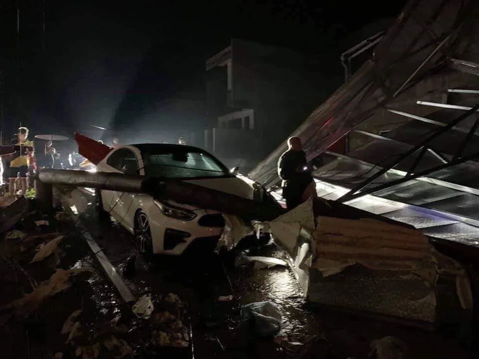 Mưa đá ném xuống như bi, trời rất xấu ở miền Bắc ảnh 5