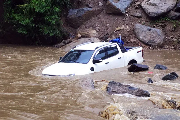 Thủy điện Lai Châu mở 5 cửa xả lũ ảnh 8