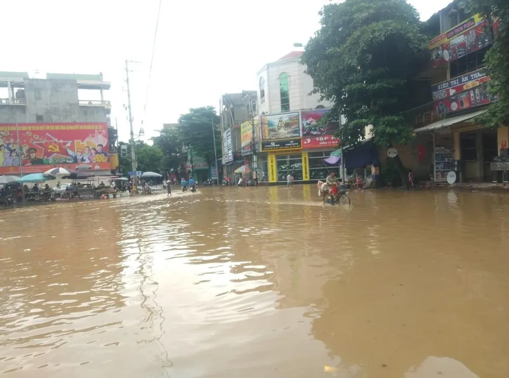 Thủy điện Lai Châu mở 5 cửa xả lũ ảnh 5